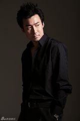 组图：田征写真男人味十足 引领颓废时尚风潮