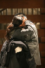 高清图：《未来警察》曝华仔大S拥吻照 2月5日公映 