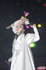 组图：容祖儿个唱落幕 甜蜜宣告刘浩龙一路相伴