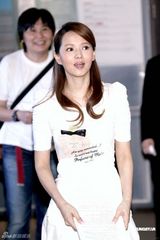 幻灯组图：伊能静否认“消费”儿子 谈离婚很煎熬