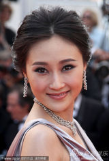 幻灯图集：“龙女郎”林鹏现身戛纳红毯展东方风韵