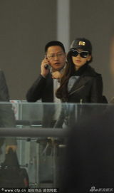 组图：黄晓明开车接Baby破传闻 机场约会被抓包