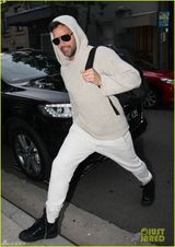 组图：同志男星瑞奇马丁澳洲开唱 连帽衫时尚