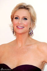 组图：艾美奖红毯女星竞艳 首饰璀璨彰显时尚