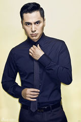 组图：淳于珊珊质感写真诠释西装熟男魅力