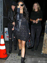 组图：51岁黛米摩尔赴时尚派对 走光露大妈底裤