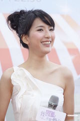 组图：林依晨剧组庆生 受访安慰隋棠失奖