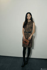 组图：辛芷蕾豹纹裙装出席派对获赞气质高雅