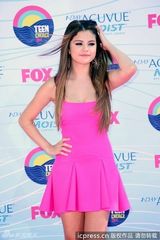 组图：青少年选择奖 赛琳娜-戈麦斯艳光四射