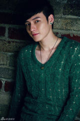 组图：冯铭潮写真散发怀旧魅力 率真男孩展现自我