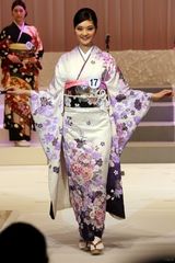 组图：日本小姐冠军泳装照 21岁学生力压群芳