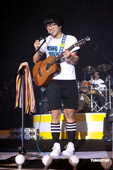 幻灯：卢广仲香港个唱尾场落幕 出席庆功宴兴奋难掩