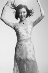 组图：车晓登杂志封面 恬静迷人黑白大片曝光