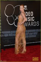 组图：MTV红毯女星水果姐秀牙套ladygaga扮人鱼