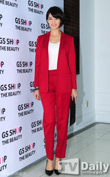 组图：Rainbow高佑丽出席活动展无赘肉身材