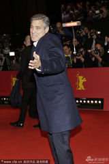 组图：杨紫琼携富豪男友性感亮相电影首映