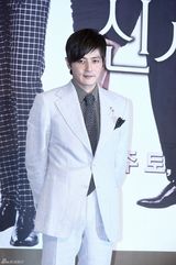 高清组图：张东健金荷娜亮相《绅士的品格》发布会