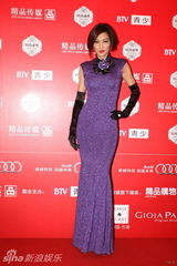 幻灯集：时尚盛典颁奖众星云集 不惧严寒斗礼服