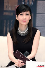 组图：周慧敏否认婚变：我跟老公感情相当好