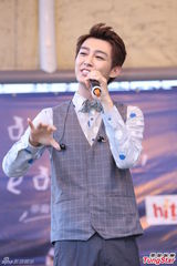 组图：炎亚纶视周杰伦为贵人 与初恋女友话题多