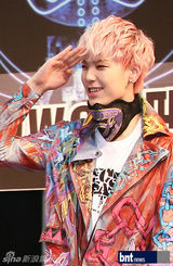 组图：韩男团B.A.P出席粉丝签名会