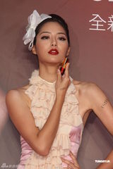 组图：白歆惠澄清没情变 与男友感情“好得很”