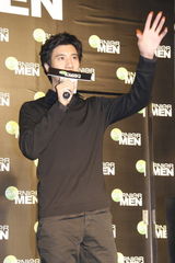 幻灯：王力宏上海出席代言活动 和粉丝分享护肤心得