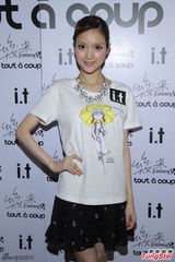 组图：叶熙祺现身铜锣湾 自曝收郭富城祝福短信