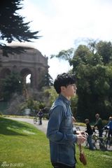 组图：薛之谦MV携手珍妮花赴旧金山 催泪来袭
