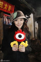 幻灯图：电影《绝恋》开机 杨子携黄圣依李曼亮相