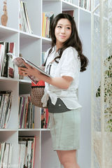 组图：刘思彤最新写真曝光 演绎完美都市俏佳人