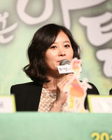 高清图：IU等出席《走出院子的母鸡》制作发布会