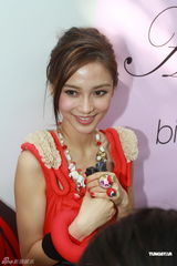 组图：Angelababy靓丽现身生日会 避谈黄晓明