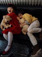 组图：Kimi王诗龄再相见 超萌小伙伴亲密无间