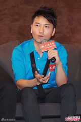 组图：张可颐劝邓萃雯勿太执着 望早发电视牌照