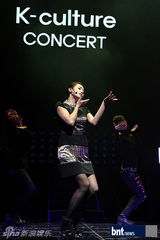 组图：GirlsDay等亮相某活动开幕献庆祝舞台