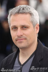 幻灯：基石单元评审亮相 主席左拥右抱艳福不浅