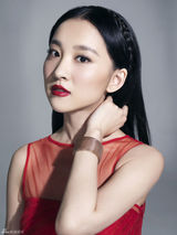 组图：张可佳时尚写真透视薄纱露性感事业线