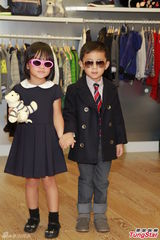 组图：黄泳霖有意追生 雷林静怡两女爱公主装