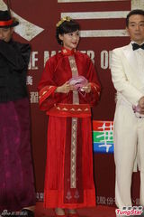 组图：张晨光郝平《大当家》发布会上演抢媳