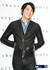 组图：少时秀英与金来沅等出席名品开业礼