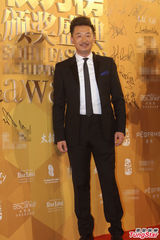 组图：Angelababy美艳秀香肩 张亮吴奇隆拼人气