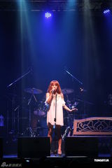 高清组图：丁当加场开唱飆新歌 不畏寒流熟背歌词