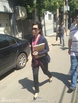 组图：梦鸽现身向公安部信访部递相关资料