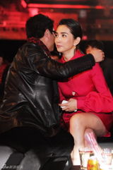 组图：2012新浪微博之夜现场-众星台下热聊