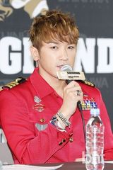 组图：神话组合出席亚洲巡演首尔站记者会