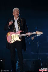 组图：李克勤助阵安全地带开唱 周慧敏现身捧场