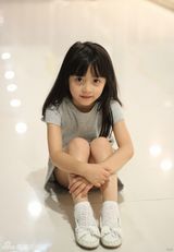 组图：5岁小萝莉走红微博 小天使萌化网友心