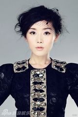 幻灯图：车永莉宫廷风情写真 表情冷酷的骄傲公主