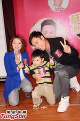 组图：郭晋安携妻儿出席活动 对阵林峰无信心拿奖